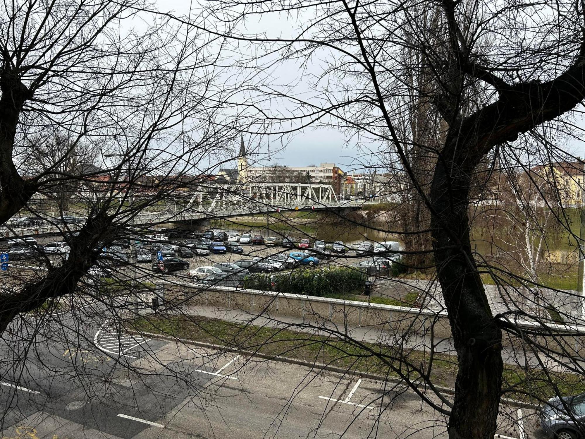 River - Free Parking Γκιόρ Εξωτερικό φωτογραφία