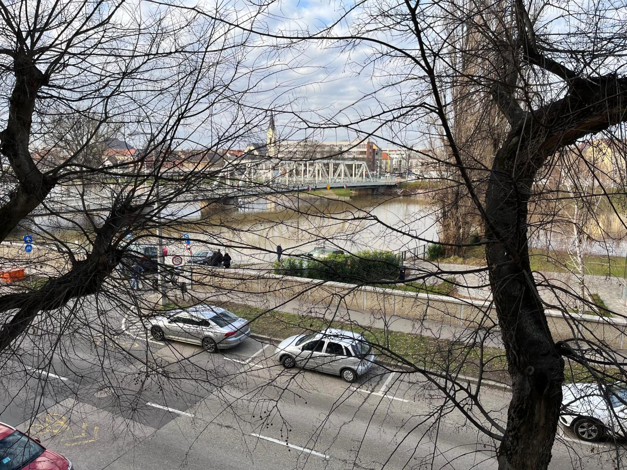 River - Free Parking Γκιόρ Εξωτερικό φωτογραφία